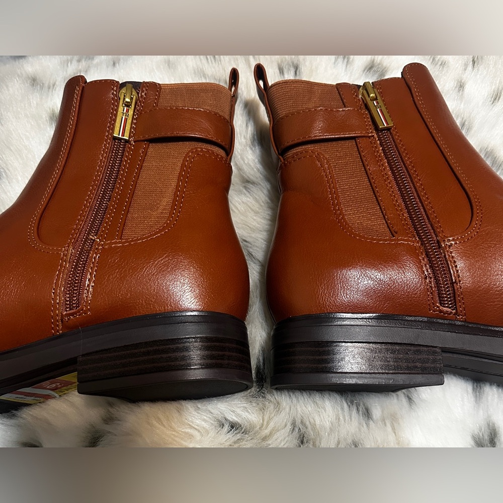 NWT Tommy Hilfiger Baylon Medium Natural Ankle Boots - Picture 4 of 7